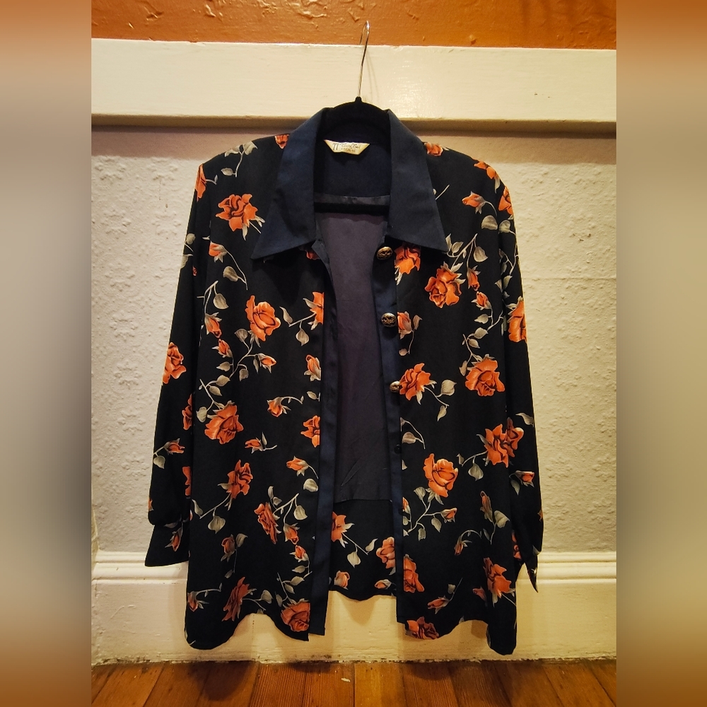 Rose Pattern Navy Blouse - Picture 3 of 7